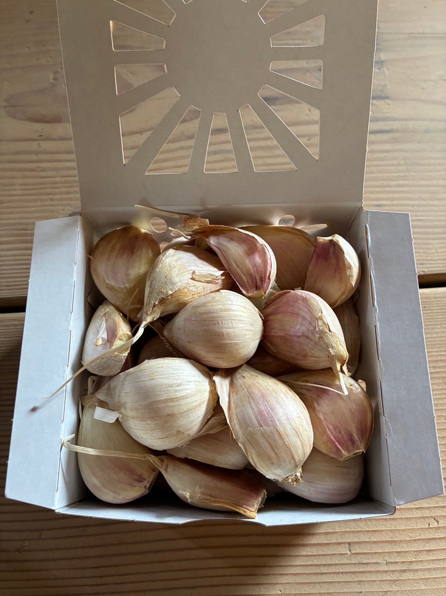 Loose Garlic Cloves Box (1 Pound)